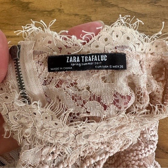 Zara Trafaluc Lace Blouse Crop Shirt Zip Back Blush Pink Women’s Size Small - Picture 9 of 10
